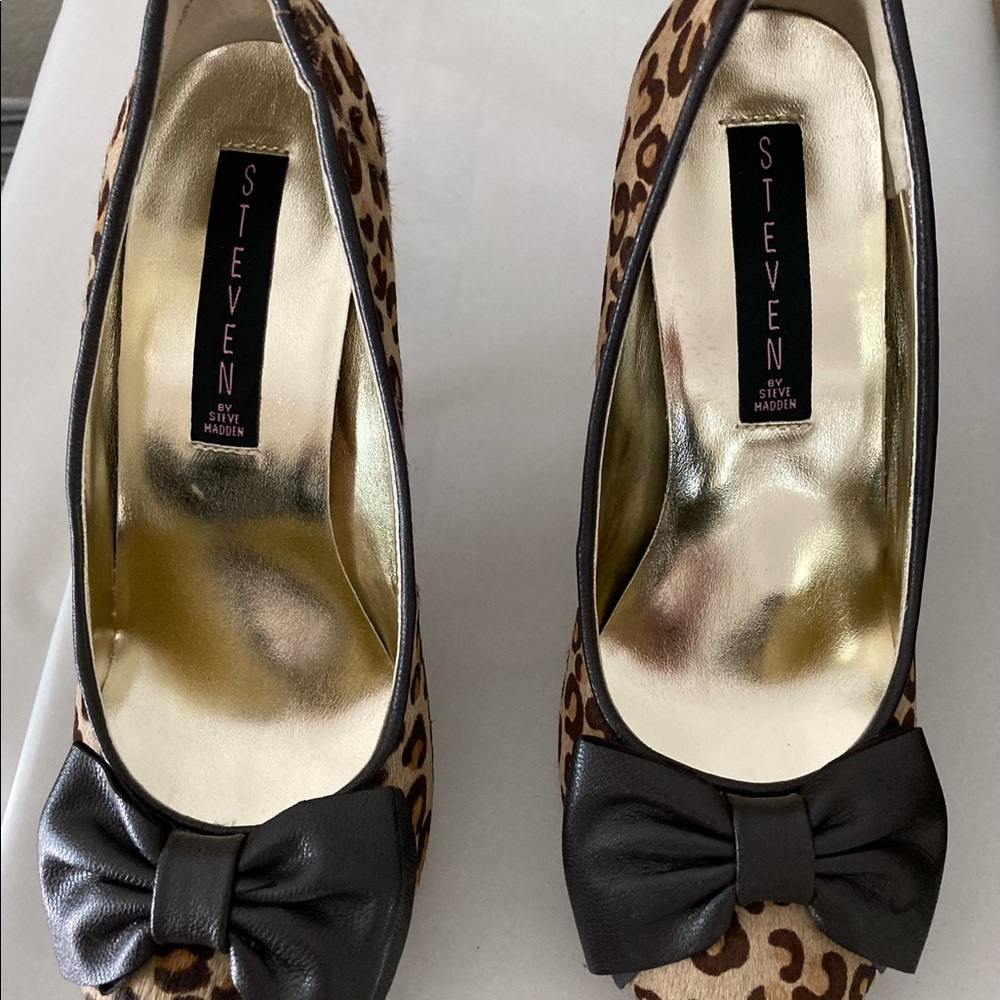 NIB Leopard Brown leather heels by Steve Madden, Size 6m